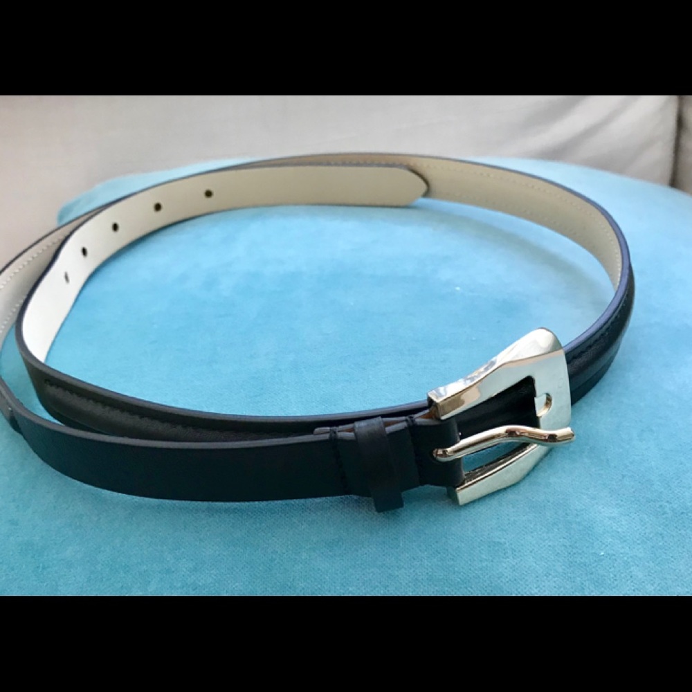 Black belt with silver buckle SZ M L